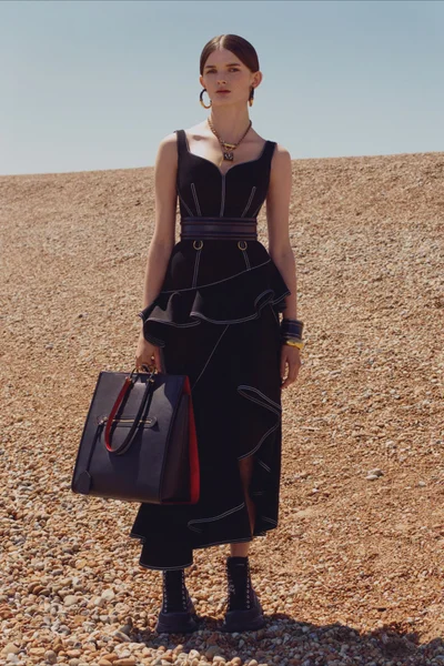 Look 16